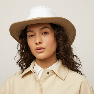 #colour_white-dark-tan