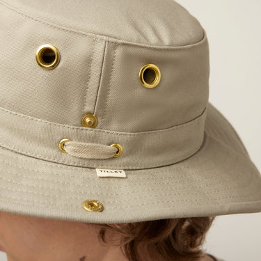 #colour_khaki