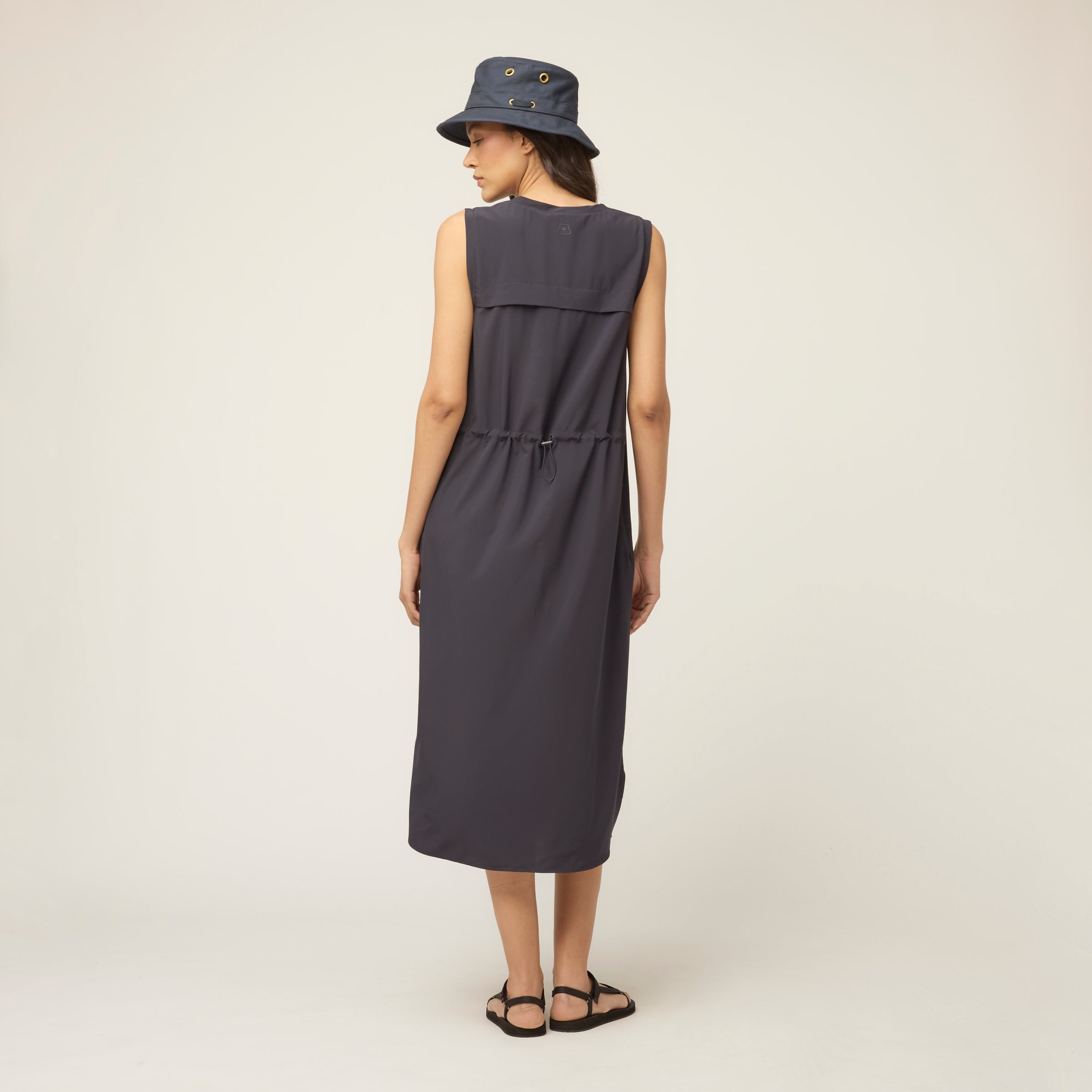 midi dress mewah tapi simple Tech Slk Midi Dress – Tilley USA